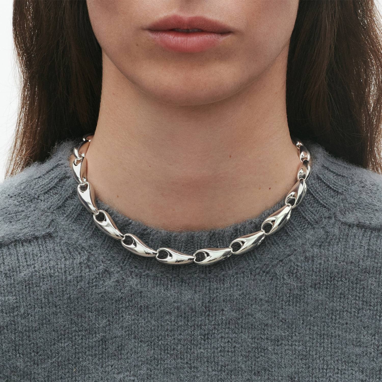 DETAIL243671