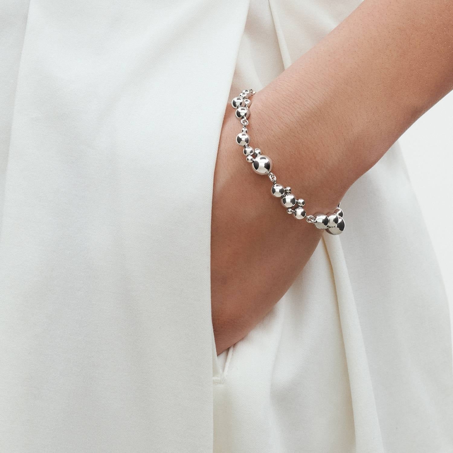 DETAIL243688