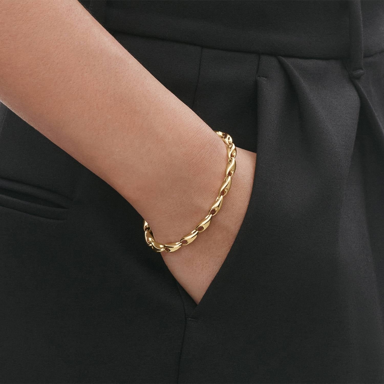 DETAIL243738