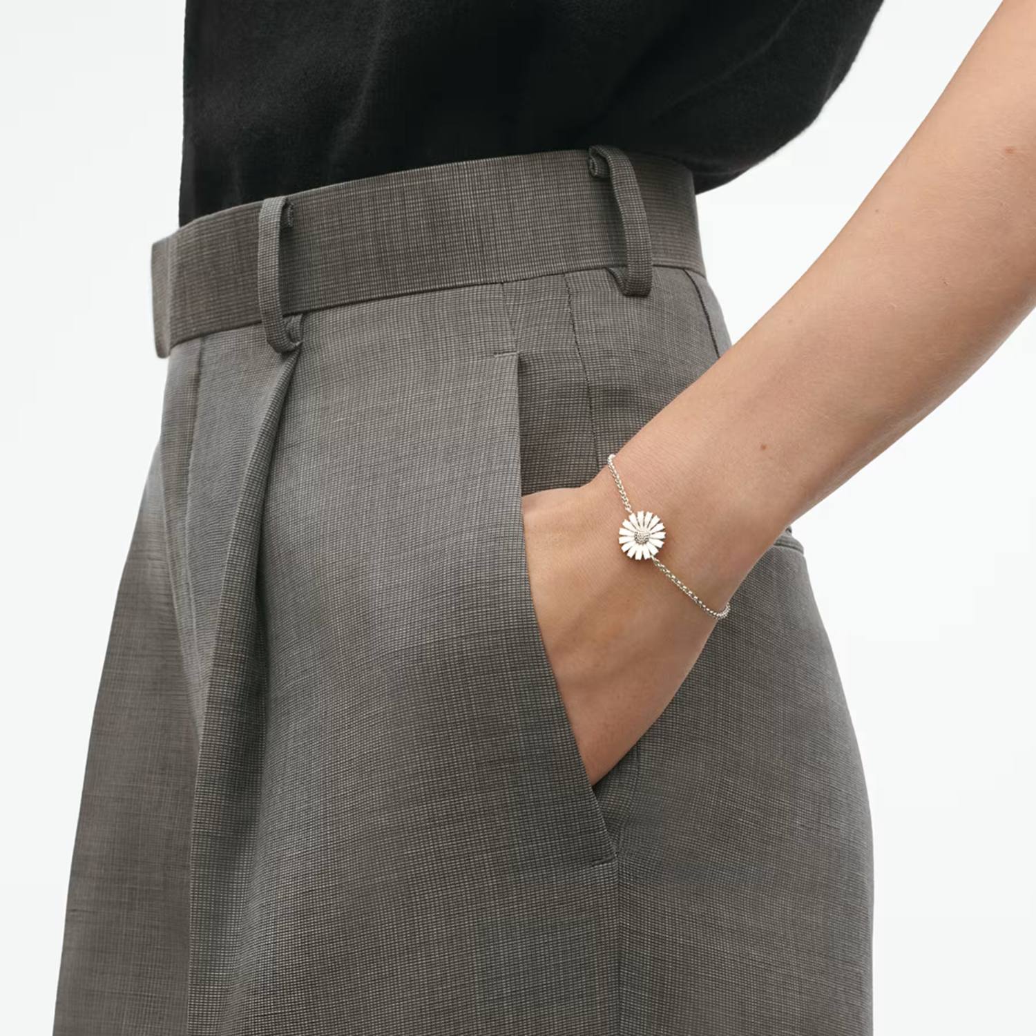 DETAIL243923