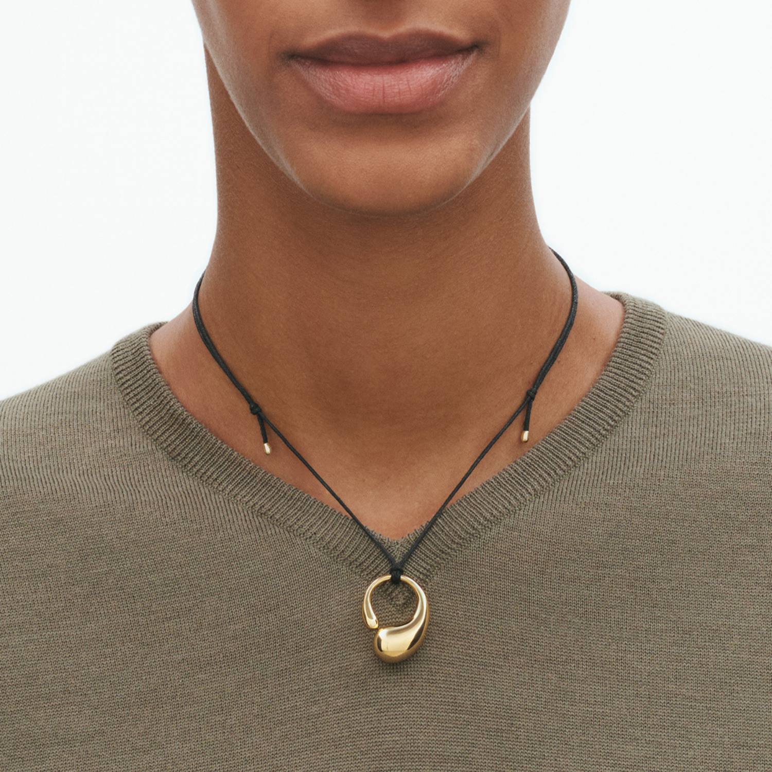 DETAIL243888
